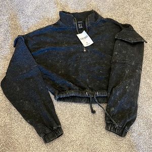 NWT Small Forever 21  cropped athletic pullover